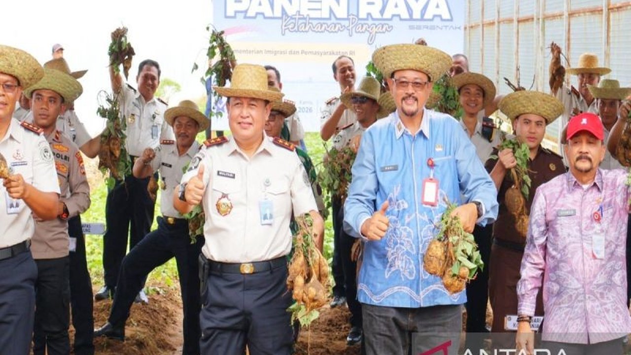Kantor Wilayah Direktorat Jenderal Pemasyarakatan Kalimantan Selatan (Ditjenpas Kalsel) sukses menggelar panen raya komoditas pangan hingga 4,6 ton, menunjukkan keberhasilan program pembinaan kemandirian dan kepedulian sosial.