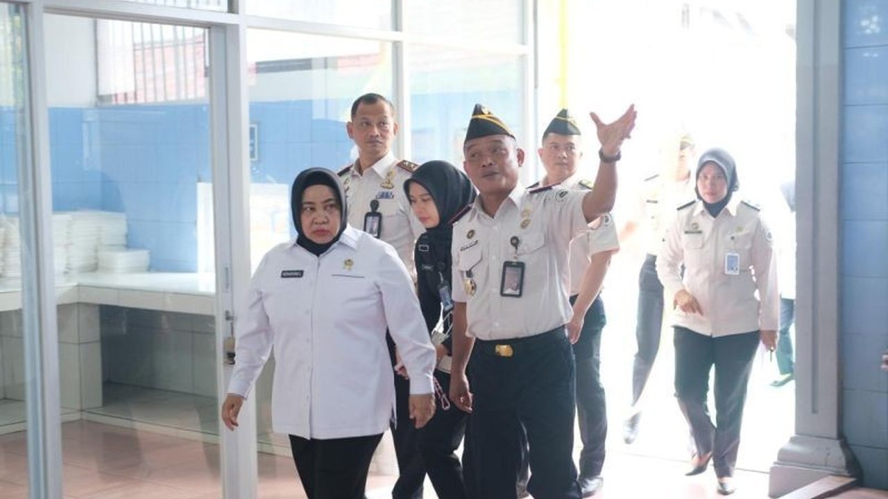 Direktur Perawatan Kesehatan dan Rehabilitasi Ditjenpas, Adhayani Lubis, mengapresiasi tinggi kualitas layanan kesehatan Lapas Narkotika Kelas II A Bandar Lampung, memastikan pemenuhan hak dasar warga binaan.