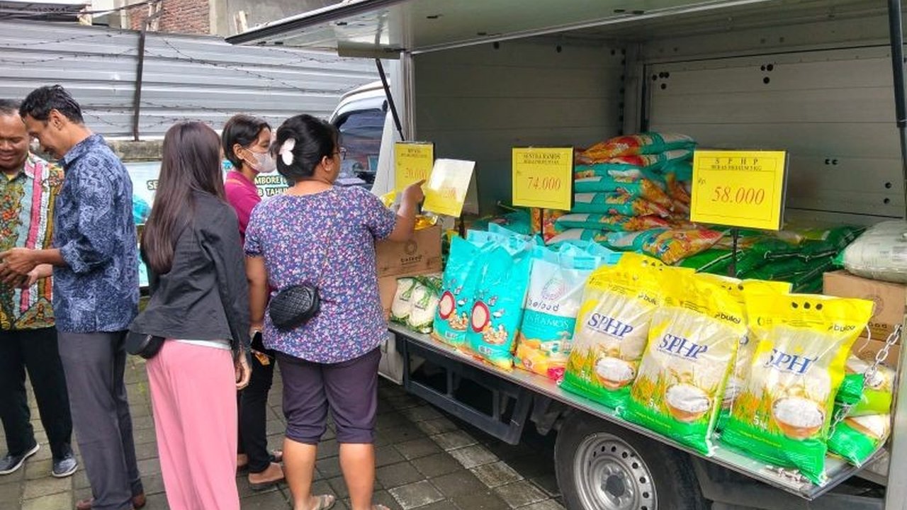 Dinas Perdagangan Kota Mataram menginisiasi Kolaborasi Pasar Keliling (Kopling) untuk menjamin ketersediaan stok dan Stabilisasi Harga Mataram jelang bulan suci Ramadhan 1447 Hijriah, tawarkan harga lebih murah dan diskon QRIS.