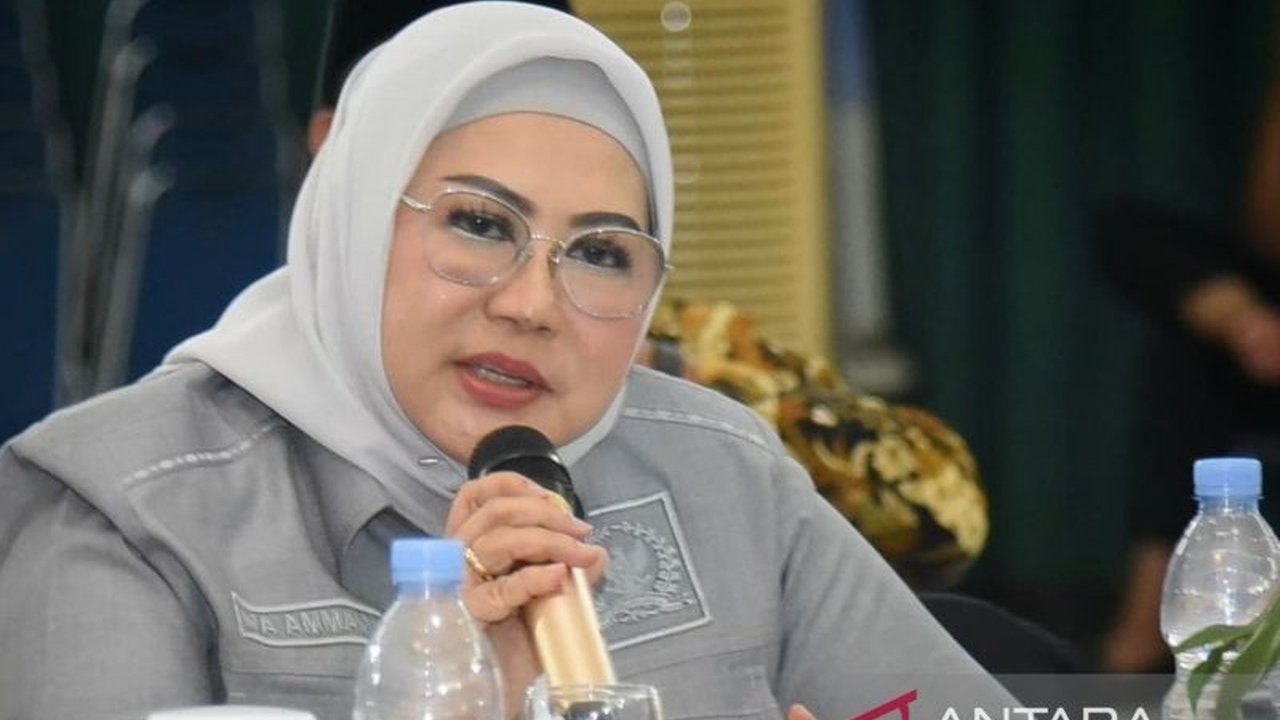Anggota DPR RI mendesak KemenPPPA perbaiki sistem perlindungan perempuan dan anak. Desakan ini muncul usai kasus child grooming Aurelie Moeremans viral, menyoroti urgensi negara hadir lebih awal.