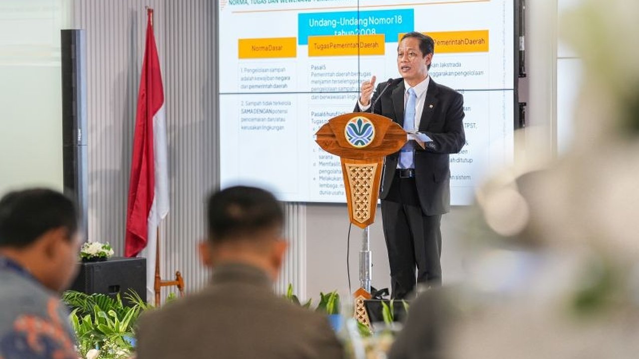 Menteri Lingkungan Hidup Hanif Faisol Nurofiq menyerukan DPRD di seluruh Indonesia untuk memperkuat anggaran dan pengawasan guna mengatasi krisis Pengelolaan Sampah Nasional yang kian mendesak.