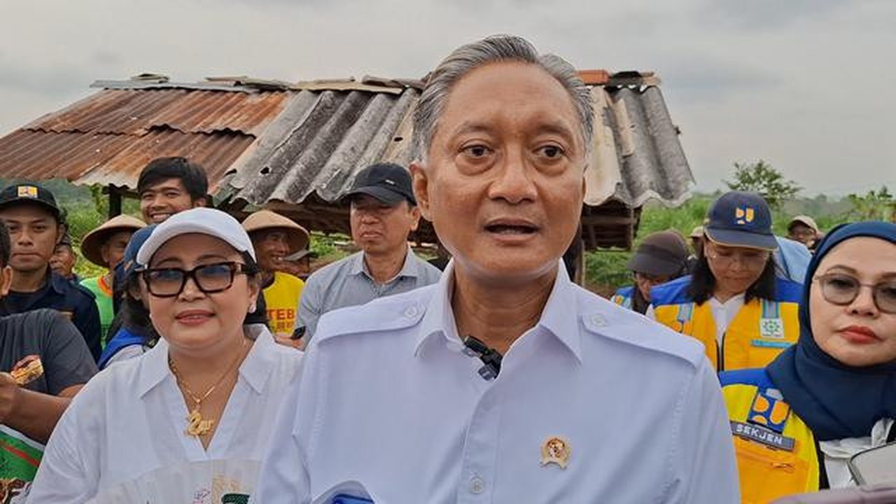 Menteri Pekerjaan Umum dan Perumahan Rakyat (PUPR), Dody Hanggodo, saat melakukan kunjungan kerja di Kabupaten Gunungkidul, Minggu (5/10/2025) siang (Liputan6.com/Hendro Ary Wibowo)
