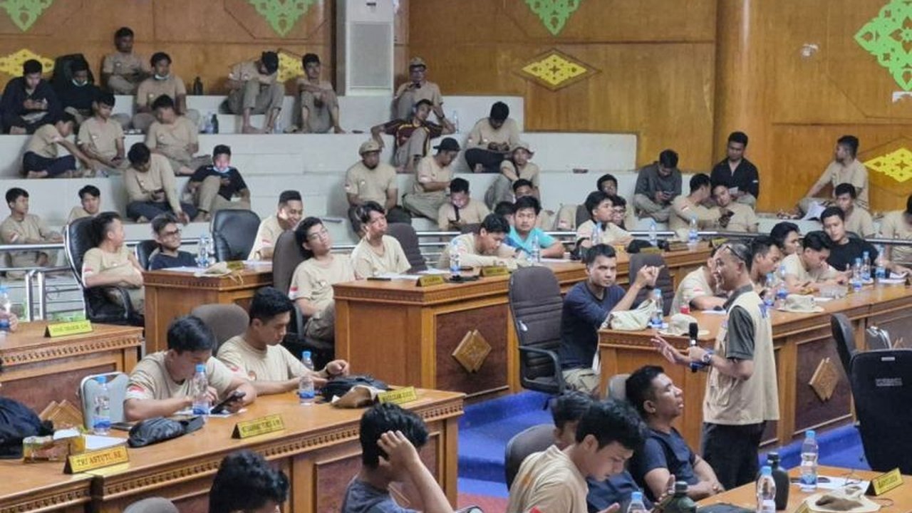 Ratusan mahasiswa dan Aparatur Sipil Negara (ASN) dikerahkan untuk mempercepat Verifikasi Rumah Rusak Aceh Tamiang akibat banjir. Upaya ini penting untuk penanganan pascabencana dan pengusulan bantuan.