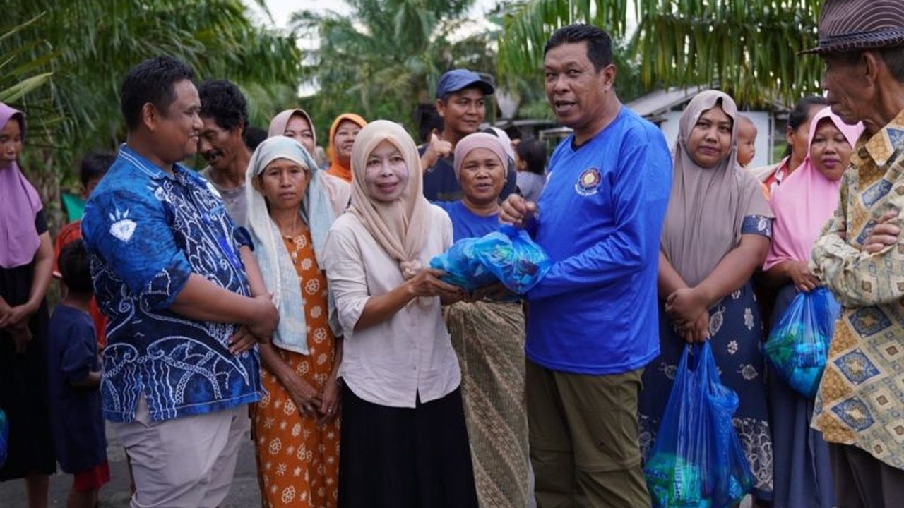 Pemerintah Kabupaten Banjar terus mendistribusikan bantuan banjir ke berbagai wilayah, menunjukkan komitmen kuat dalam meringankan beban masyarakat yang terdampak.