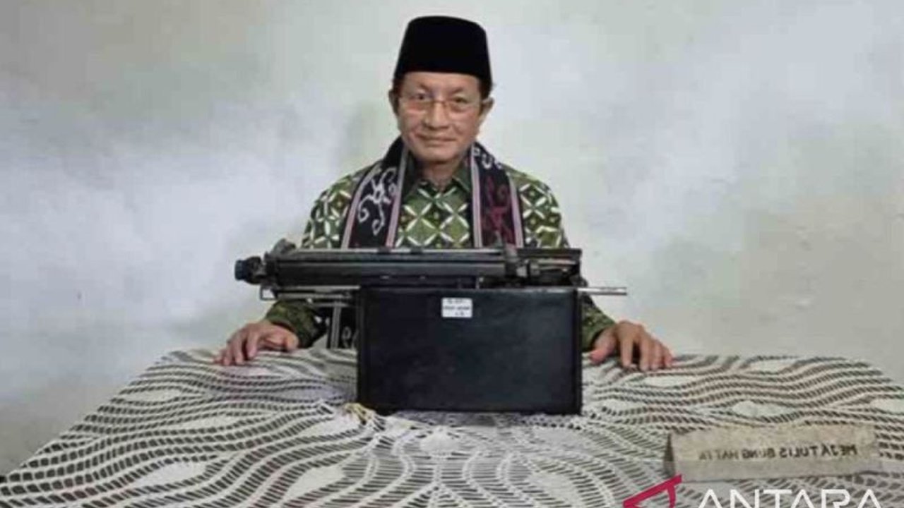 Menteri Agama RI melakukan napak tilas sejarah di Banda Neira, mengunjungi situs-situs penting untuk mengenang perjuangan para tokoh bangsa dan meresapi nilai-nilai kebangsaan yang menjadi fondasi persatuan.