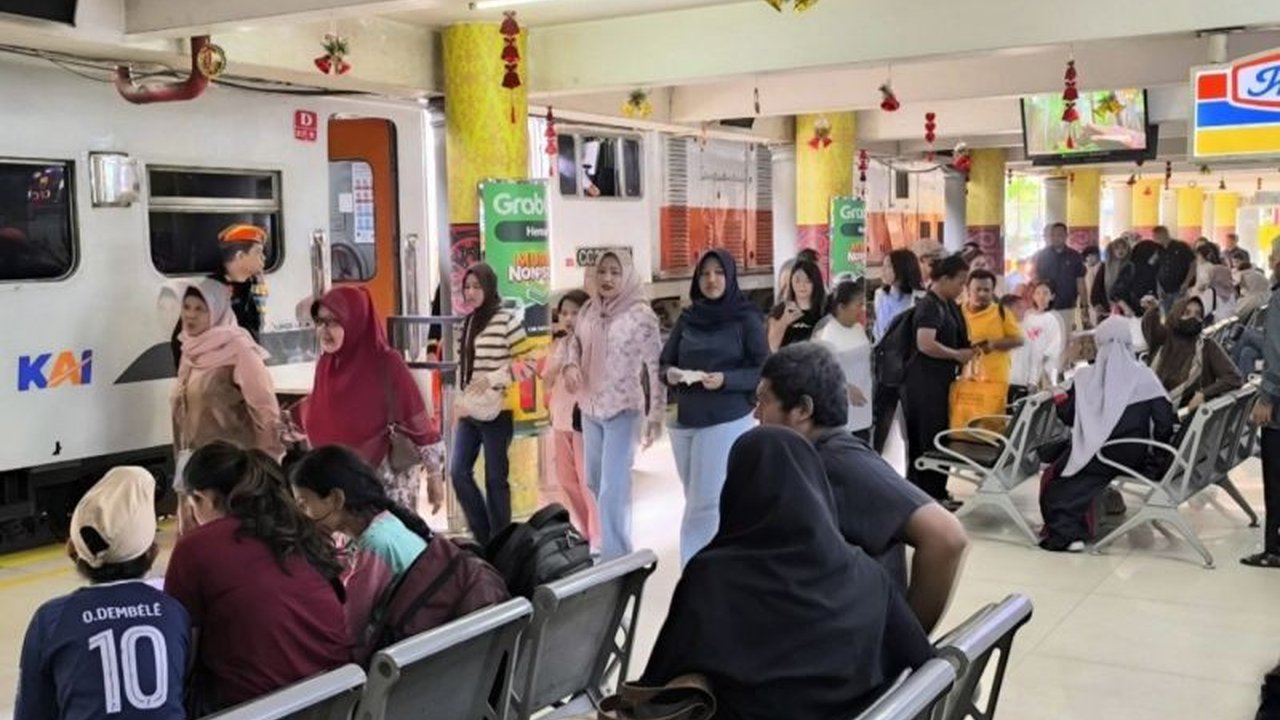 KAI Divre I Sumatera Utara mencatat lonjakan signifikan hingga 14.182 penumpang selama dua hari libur panjang Isra Mikraj, menegaskan peran vital kereta api dalam menjaga konektivitas regional.