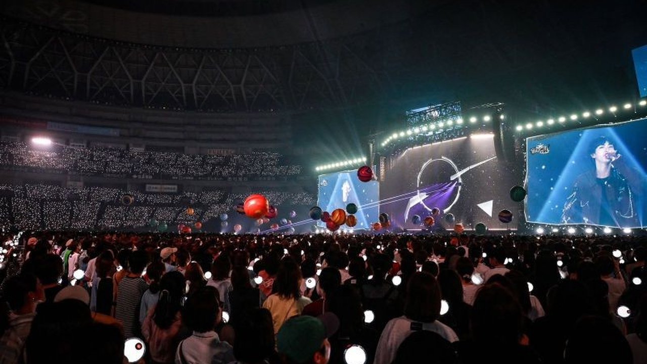 Promotor konser iMe Indonesia membantah keras tawaran pertemuan langsung dengan BTS yang beredar di media sosial, mengingatkan ARMY untuk waspada terhadap modus penipuan seputar konser dan tiket.