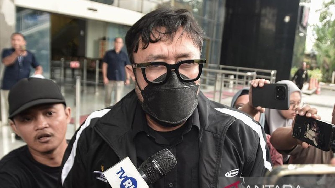 Komisi Pemberantasan Korupsi (KPK) terus mengusut aliran dana yang diduga diterima Ketua DPD PDI Perjuangan Jawa Barat, Ono Surono, terkait kasus suap proyek di Bekasi yang melibatkan Bupati Bekasi nonaktif Ade Kuswara Kunang.