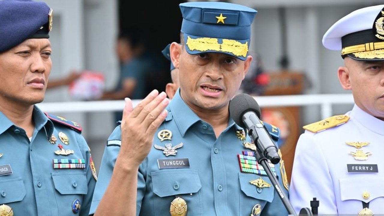 Solidaritas Alumni AAL 1997 kembali terbukti dengan pengiriman bantuan logistik sebanyak 10 ton untuk meringankan beban korban bencana di Sumatera dan Maluku Utara, sebuah aksi kemanusiaan yang patut diapresiasi.