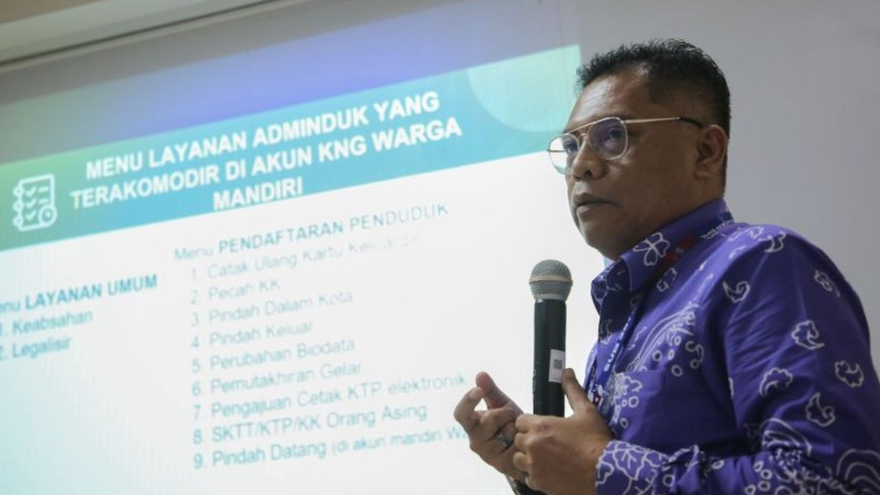 Kabar dugaan kebocoran data Dispendukcapil Surabaya di media sosial ditepis Pemkot Surabaya. Kepala Dispendukcapil menjelaskan data yang terpublikasi bukan bocor, melainkan upaya resmi penertiban administrasi kependudukan warga.