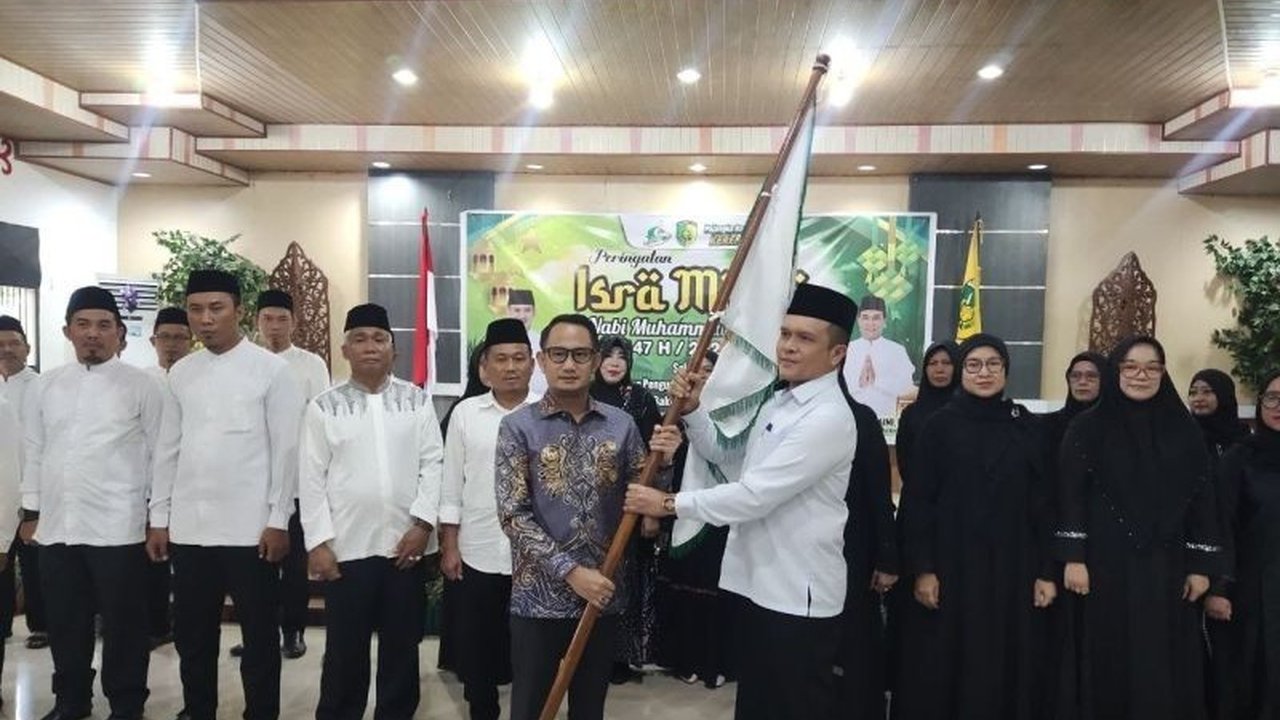 Wali Kota Palangka Raya, Fairid Naparin, menyerukan agar peringatan Isra Miraj Nabi Muhammad SAW dijadikan momentum penting untuk memperkuat ukhuwah Islamiyah, keimanan, serta kepedulian sosial di tengah masyarakat Palangka Raya.