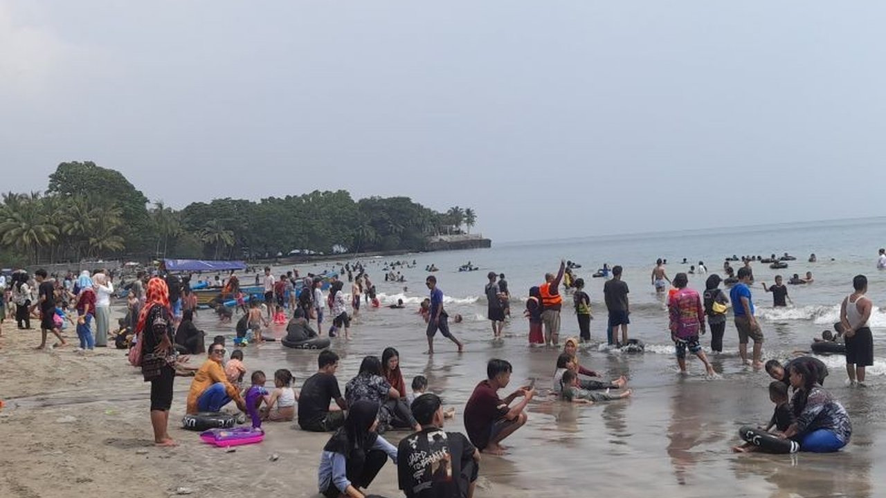 Kunjungan Wisata Banten mencatat peningkatan signifikan selama libur Natal 2025 dan Tahun Baru 2026, mencapai hampir 700 ribu orang. Peningkatan ini didorong oleh berbagai upaya pengamanan dan promosi pariwisata.