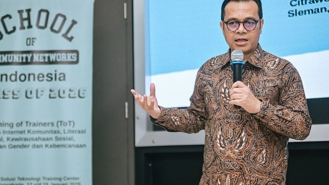 Wakil Menteri Komunikasi dan Digital (Komdigi) Nezar Patria mengajak komunitas internet untuk aktif mengedukasi masyarakat tentang pemanfaatan teknologi darurat, memastikan konektivitas vital saat bencana melumpuhkan infrastruktur.
