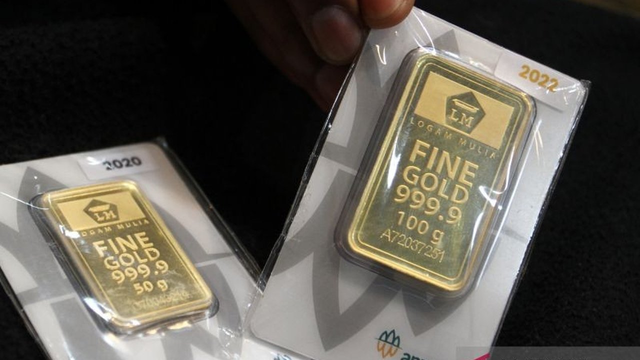 Harga Emas Antam kembali menunjukkan kenaikan signifikan hari ini, melonjak Rp25.000 per gram. Simak detail lengkap harga jual dan buyback terbaru serta ketentuan pajaknya.