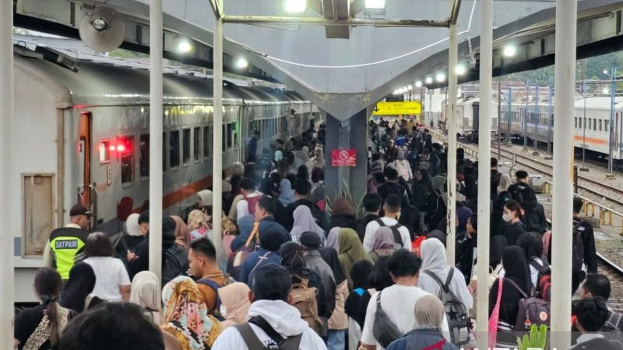 PT KAI Daop 8 Surabaya mencatat lonjakan signifikan Penumpang Stasiun Malang saat libur Isra Mikraj, dengan ribuan orang memilih kereta api untuk bepergian.