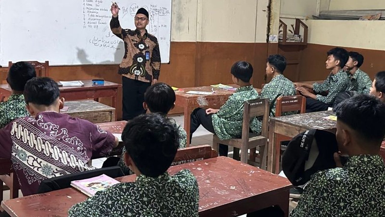 Penyuluh Agama Kemenag Wonosobo aktif terlibat dalam program Asa Cita, berupaya keras menekan angka putus sekolah dan meningkatkan motivasi pendidikan di tengah tantangan sosial yang ada.