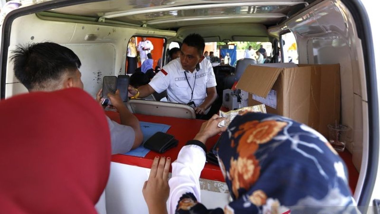 Wajib pajak di Jadetabek dapat memanfaatkan Layanan Samsat Keliling pada Sabtu ini untuk mempermudah pembayaran pajak kendaraan bermotor tahunan. Simak lokasi dan persyaratannya agar tidak terlewat.