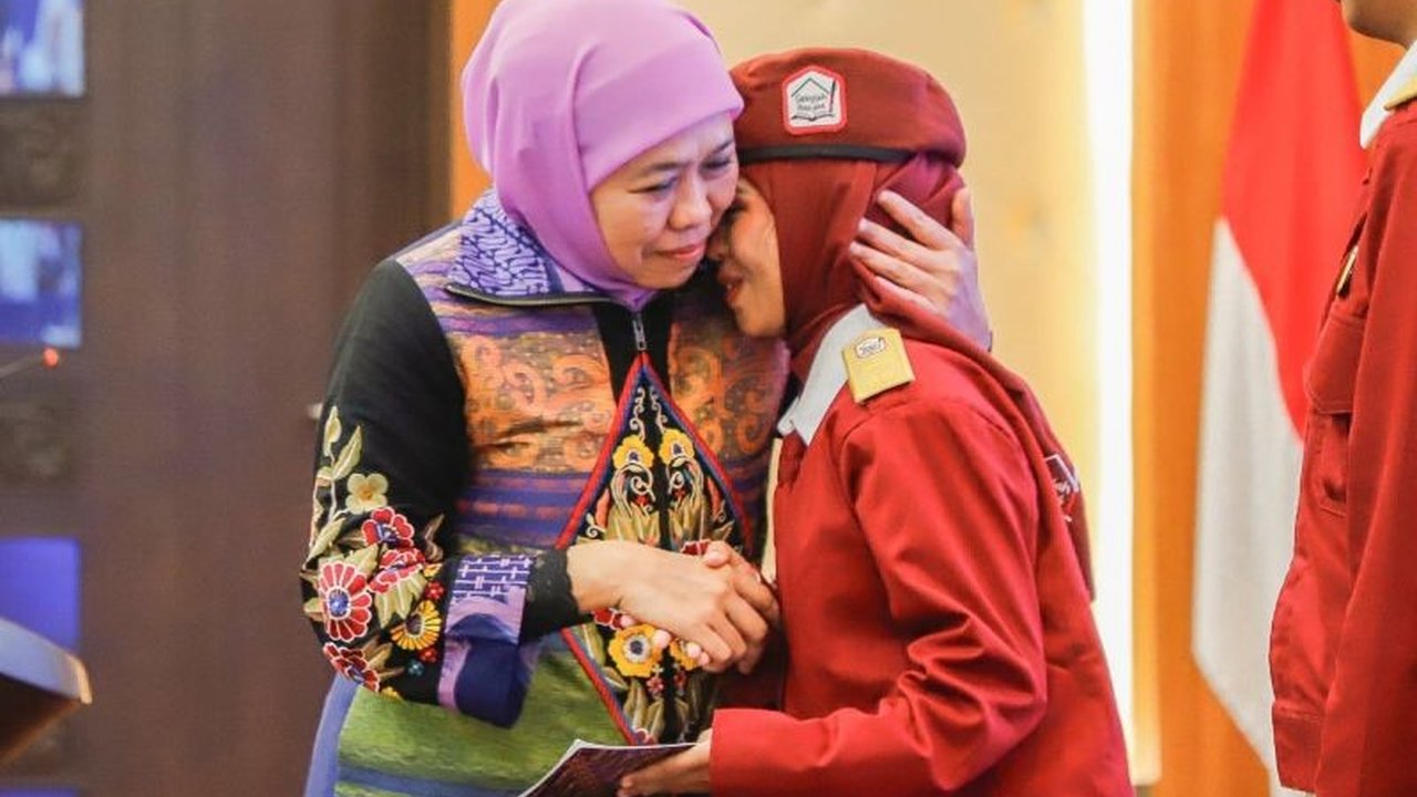 Gubernur Khofifah menegaskan Sekolah Rakyat Jawa Timur menjadi kunci memutus rantai kemiskinan. Simak upaya Pemerintah Provinsi Jawa Timur tingkatkan kualitas SR dan potensi siswanya.