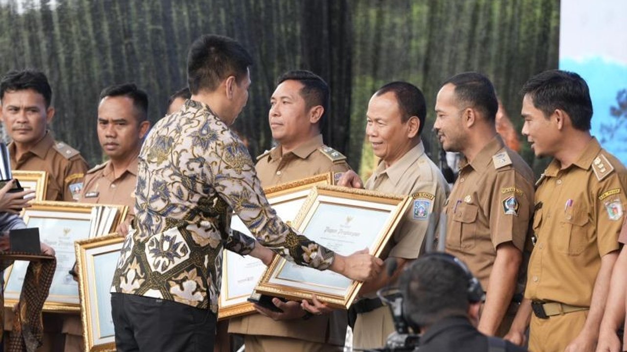 Kalurahan Banyuraden di Sleman berhasil meraih peringkat II Desa Terbaik tingkat nasional dari Kemendagri, sebuah pencapaian membanggakan yang menunjukkan dedikasi dalam pembangunan desa dan diharapkan menjadi motivasi.