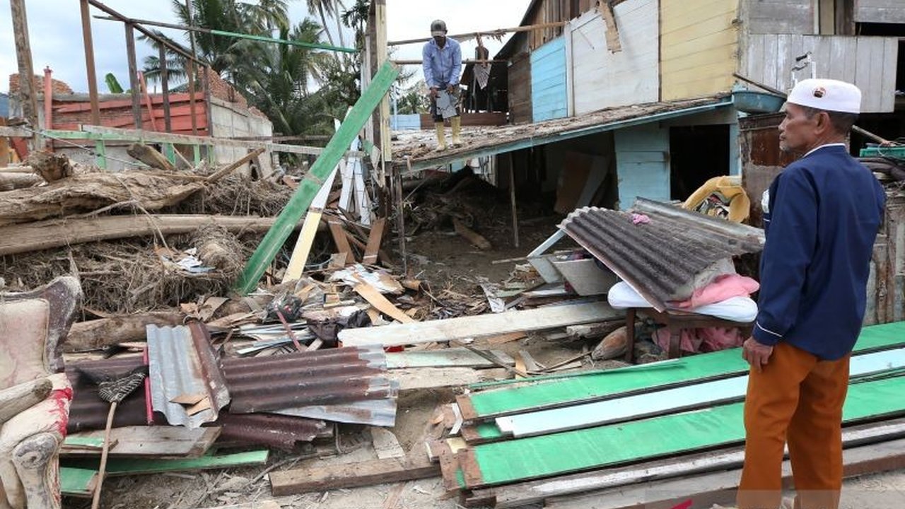 BNPB menggandeng ratusan mahasiswa untuk mempercepat proses Verifikasi Rumah Rusak Aceh Timur akibat banjir dan tanah longsor, memastikan bantuan tepat sasaran sebelum Ramadhan.