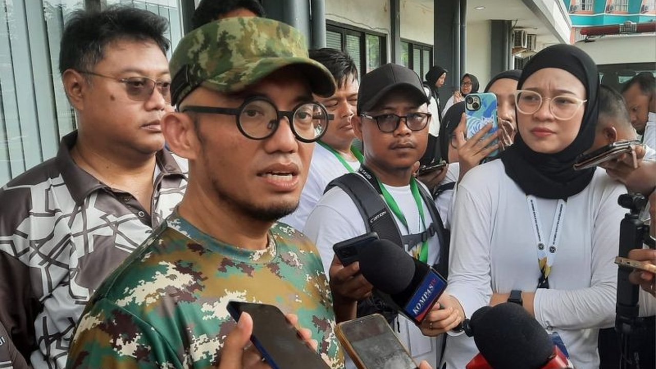 Wakil Menteri Haji dan Umrah Dahnil Anzar Simanjuntak menegaskan **diklat semimiliter petugas haji** 2026 bertujuan membangun kedisiplinan dan kekompakan, bukan militerisme, demi pelayanan prima di Tanah Suci.