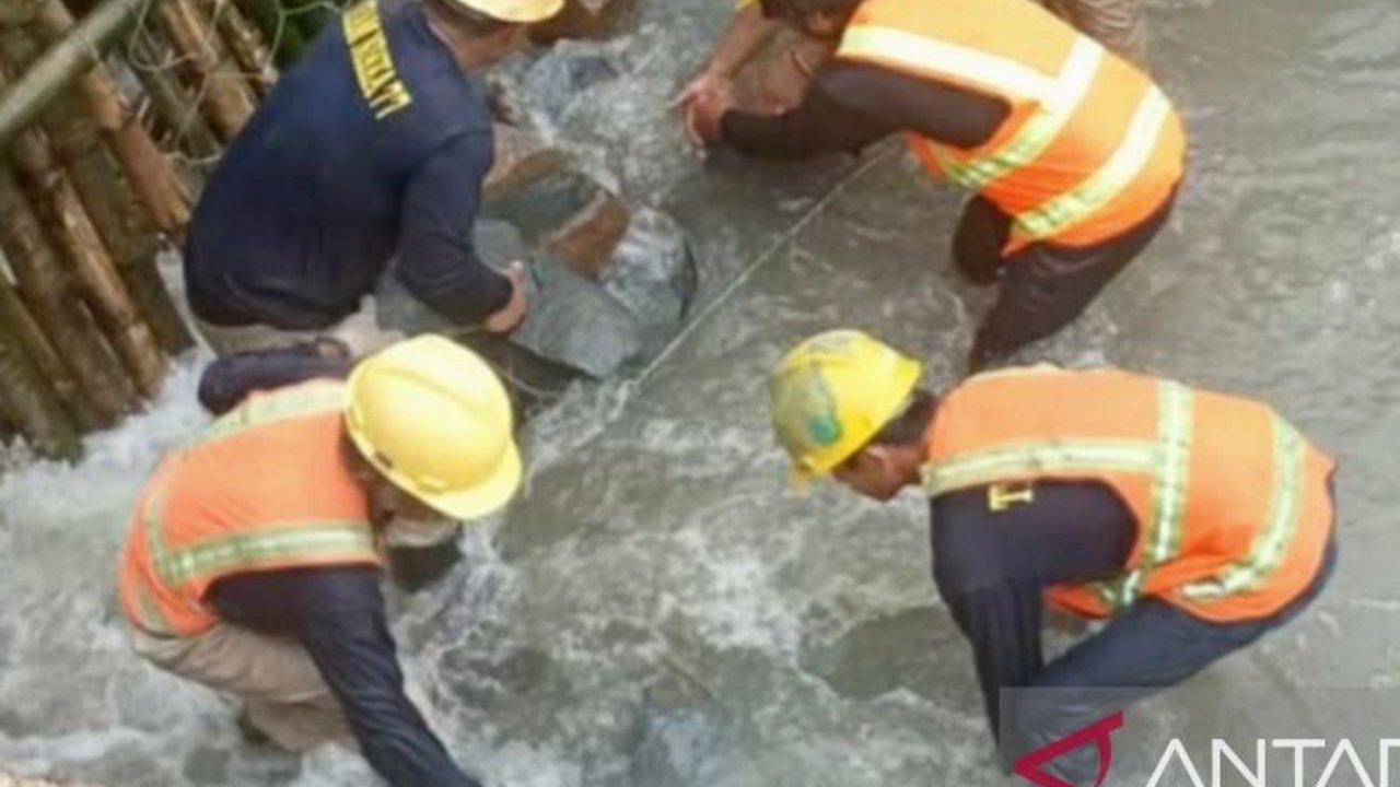 Dinas PUPR Karawang memperkirakan pemasangan beronjong sebagai penanganan darurat tanggul Kalimalang yang jebol di Desa Margakaya membutuhkan waktu hingga lima hari, guna meminimalkan dampak banjir.