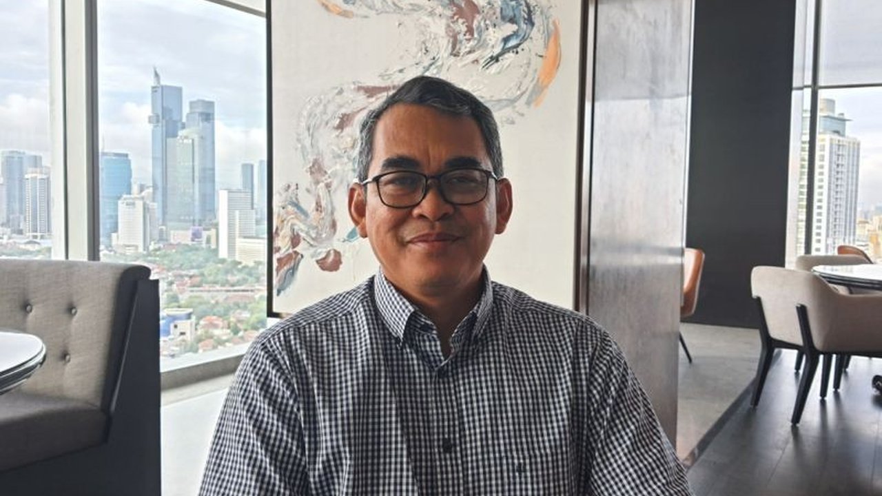 Meskipun Pelemahan Rupiah mendekati Rp17.000 per Dolar AS, pakar ekonomi Unej menegaskan kondisi domestik Indonesia masih kuat dan memiliki bantalan yang kokoh. Apa saja indikatornya?