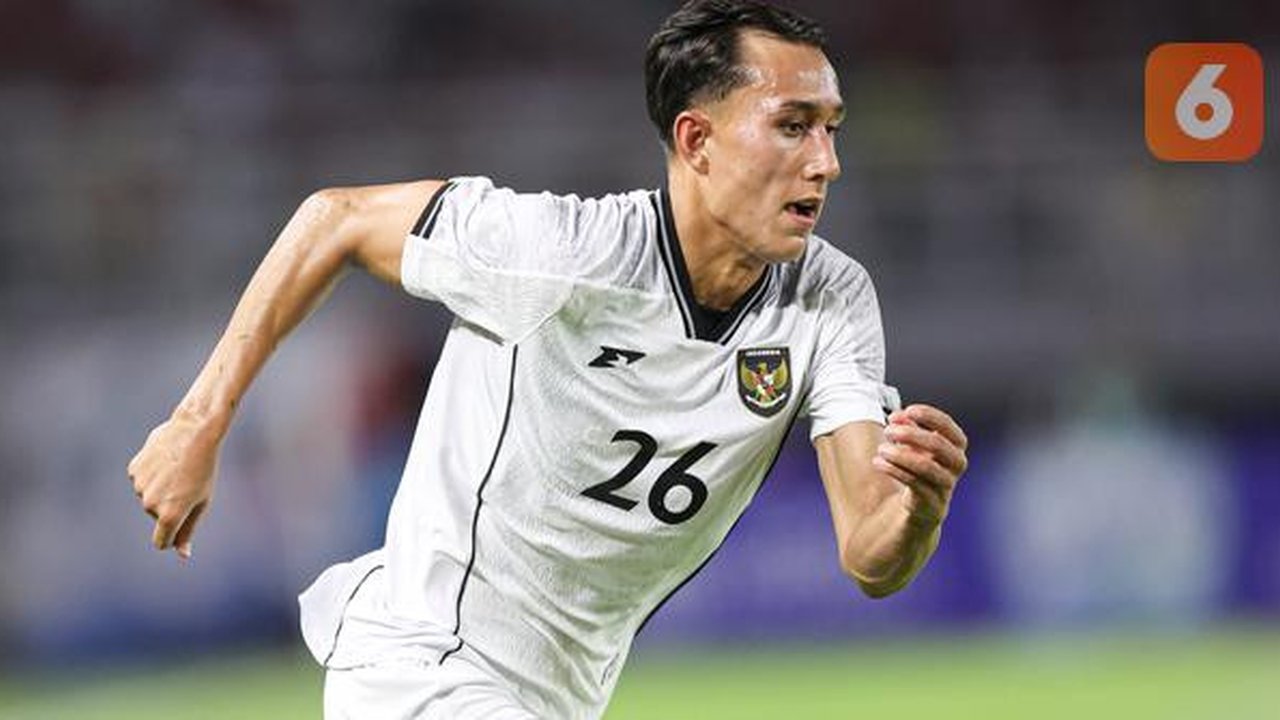 Penyerang Timnas Indonesia, Miliano Jonathans, beraksi dalam FIFA Matchday melawan Lebanon di Stadion Gelora Bung Tomo, Surabaya, Senin (8/9/2025). (Bola.com/Abdul Aziz)