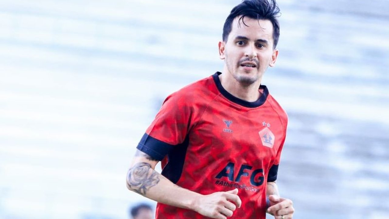 Persik Kediri resmi mendatangkan gelandang serang asal Uruguay, Adrian Luna, untuk memperkuat tim menjelang putaran kedua BRI Super League 2025/2026. Luna siap menunjukkan performa terbaiknya bersama Macan Putih dan membawa Persik Kediri berprestasi.