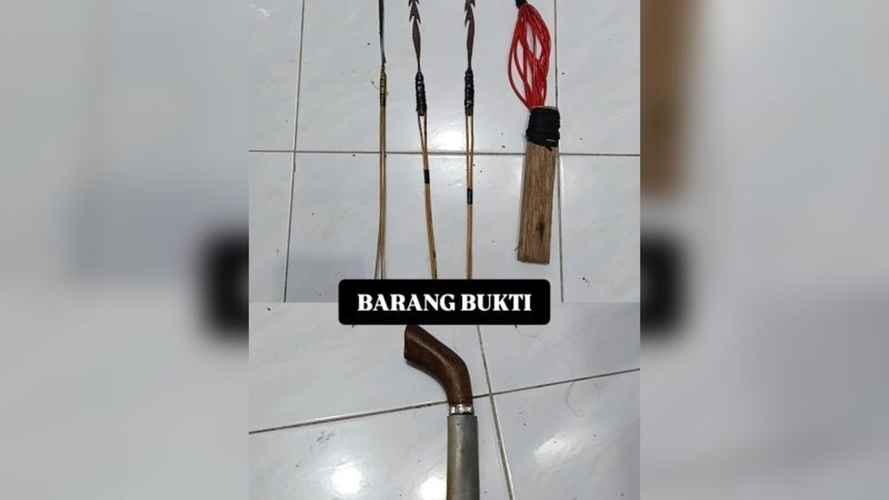 Polres Maluku Tenggara resmi menetapkan seorang pemuda berinisial D.F. sebagai tersangka kasus kepemilikan senjata tajam ilegal di Langgur, setelah terbukti membawa sejumlah benda berbahaya yang diduga untuk penyerangan.