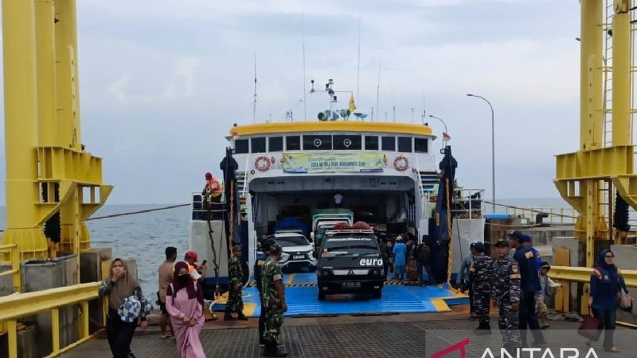 Pelayaran Situbondo-Madura dibuka kembali setelah ditunda selama sepekan akibat cuaca ekstrem, membawa harapan baru bagi mobilitas penumpang dan logistik antar pulau.