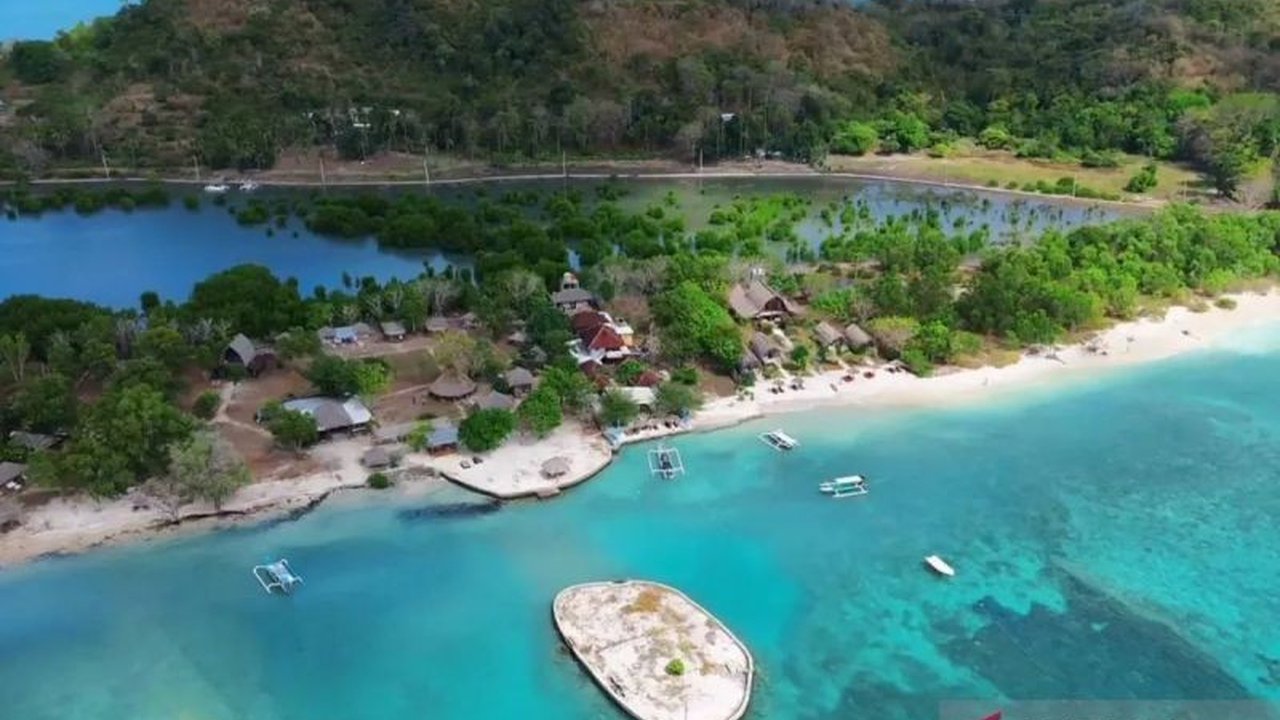 Pesisir Nusa Tenggara Barat (NTB) menjadi sorotan akibat praktik reklamasi yang menghadirkan janji pembangunan sekaligus menimbulkan persoalan berlapis. Kasus reklamasi di Pantai Amahami dan Gili Gede menyoroti tantangan tata kelola ruang dan penegakan hu