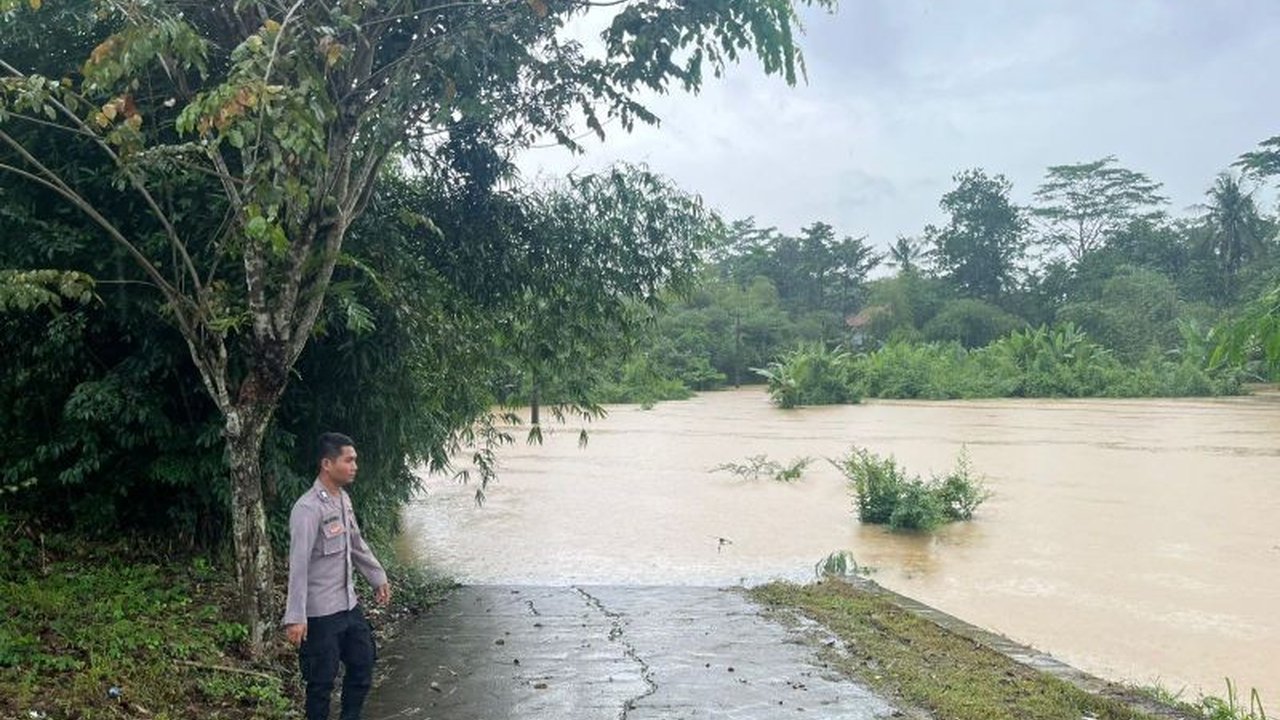 Masyarakat Karawang diimbau untuk meningkatkan kewaspadaan menyusul naiknya debit Sungai Citarum dan Cibeet yang kini berstatus Siaga 1 akibat curah hujan tinggi. Ketahui langkah antisipasi yang harus dilakukan untuk menghadapi potensi banjir.
