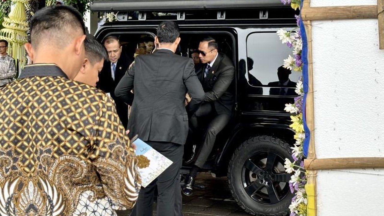 Menteri Koordinator Bidang Infrastruktur dan Pembangunan Kewilayahan (Menko Infrastruktur dan Kewilayahan) Agus Harimurti Yudhoyono (AHY) mengonfirmasi titik koordinat serpihan Pesawat ATR Jatuh di Maros, Sulawesi Selatan, telah diketahui. Tim gabungan ki