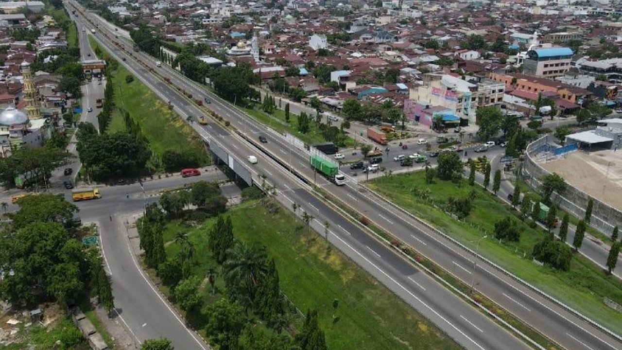 Jasamarga mencatat volume lalu lintas di Tol Medan-Kualanamu-Tebing Tinggi (MKTT) meningkat signifikan hingga 4,8 persen selama periode libur Isra Miraj, menunjukkan mobilitas masyarakat yang tinggi.