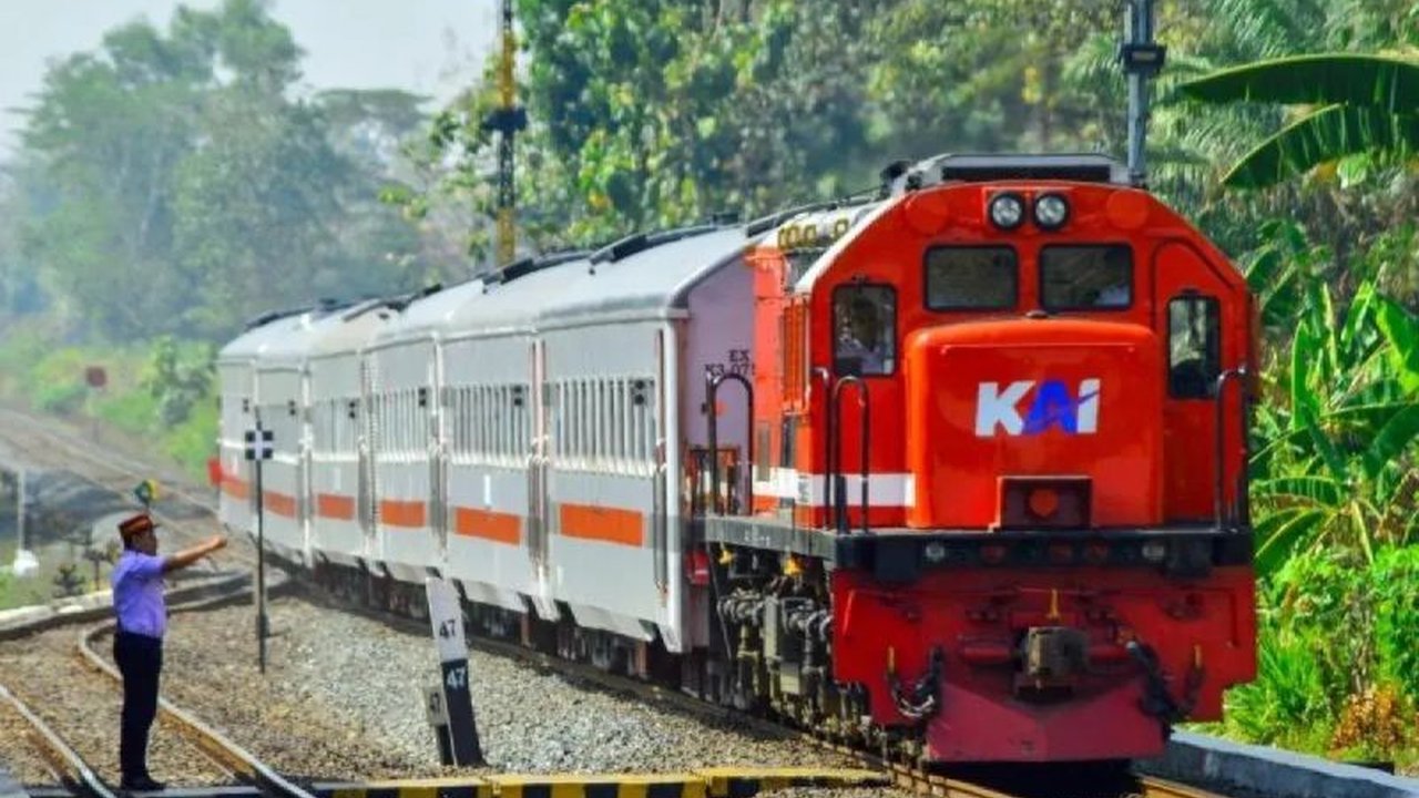 PT KAI Divre III Palembang sukses amankan barang tertinggal milik penumpang senilai Rp174 juta sepanjang 2025, membuktikan komitmen dalam menjaga kepercayaan pelanggan.