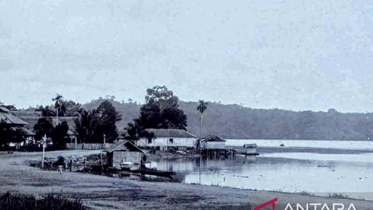 Buku 'Kisah-kisah Samarinda Tempo Dulu' karya Syafruddin Pernyata mengajak menelusuri jejak sejarah Samarinda, dari kota sungai hingga metropolis penyangga IKN, mengungkap romantisme dan realita masa lalu.