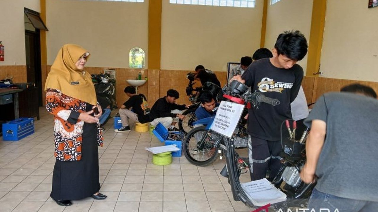 Pemerintah Kabupaten Temanggung serius meningkatkan kualitas SDM warganya. Dana Rp300 juta dialokasikan untuk berbagai Pelatihan Keterampilan Temanggung. Simak detail programnya!