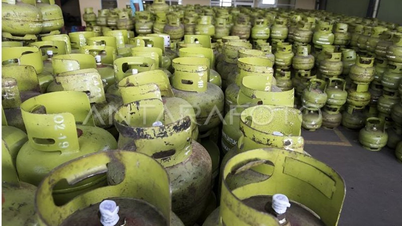Pemerintah Kota Singkawang resmi melarang pelaku usaha menggunakan LPG 3 kg bersubsidi. Kebijakan Larangan LPG 3 kg Usaha Singkawang ini bertujuan agar subsidi energi tepat sasaran dan mencegah penyalahgunaan.