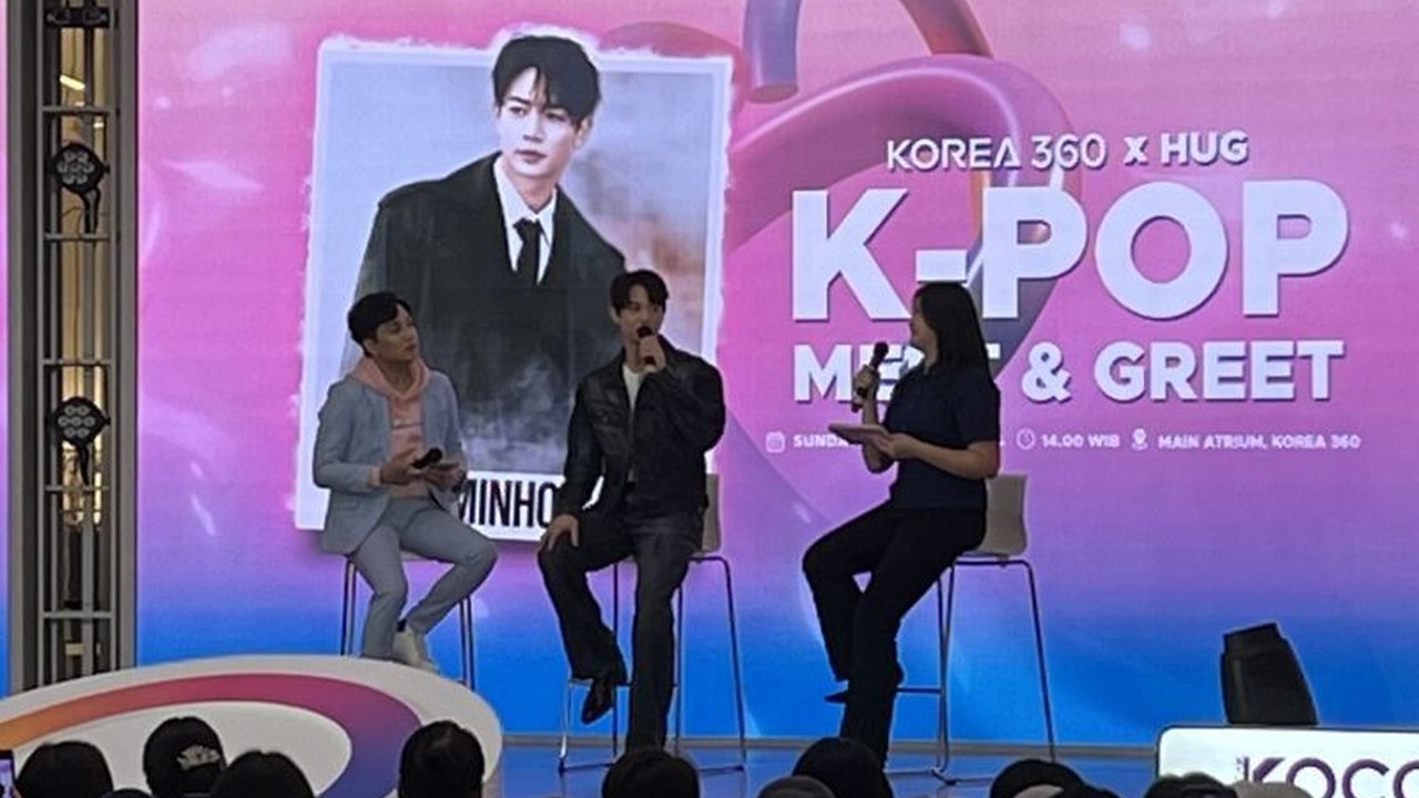 Solois dan anggota SHINee, Minho, kembali menyapa penggemar di Jakarta dan mengaku terkesima dengan energi penggemar Indonesia yang luar biasa, bahkan saat membawakan lagu barunya.