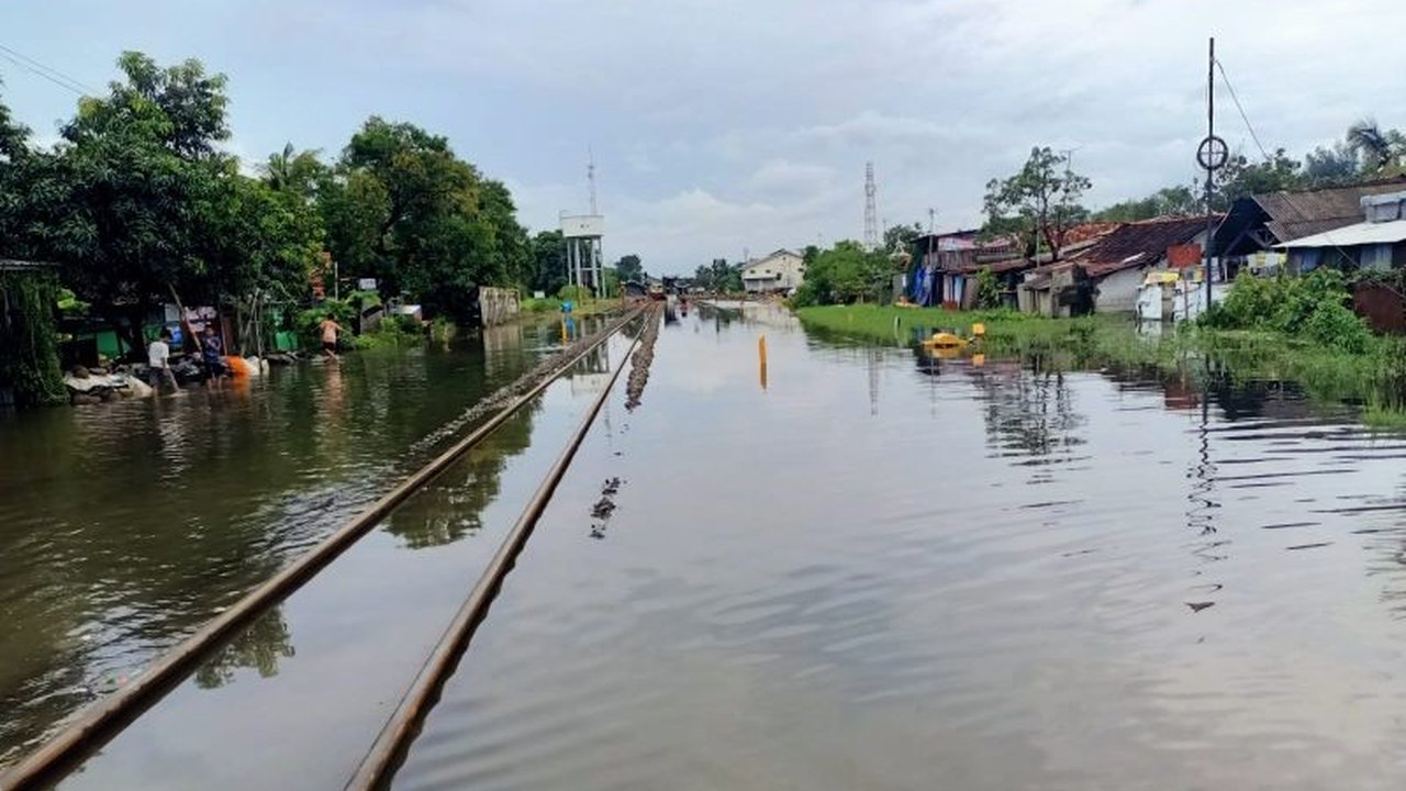 PT KAI Daop 2 Bandung mengumumkan **pembatalan perjalanan KA** rute Jakarta dan Semarang pada Minggu (18/1/2026) akibat banjir. Simak rincian KA yang dibatalkan dan cara pengembalian dana tiket.
