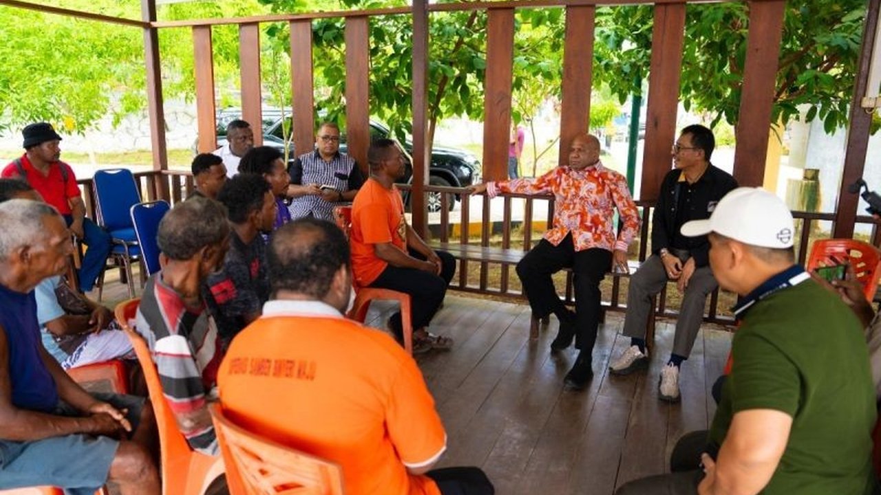 Pemerintah Provinsi Papua akan membangun tiga Kampung Nelayan Merah Putih di Sarmi, Supiori, dan Waropen pada 2026, bertujuan memperkuat kemandirian ekonomi masyarakat pesisir dan meningkatkan nilai tambah hasil perikanan.