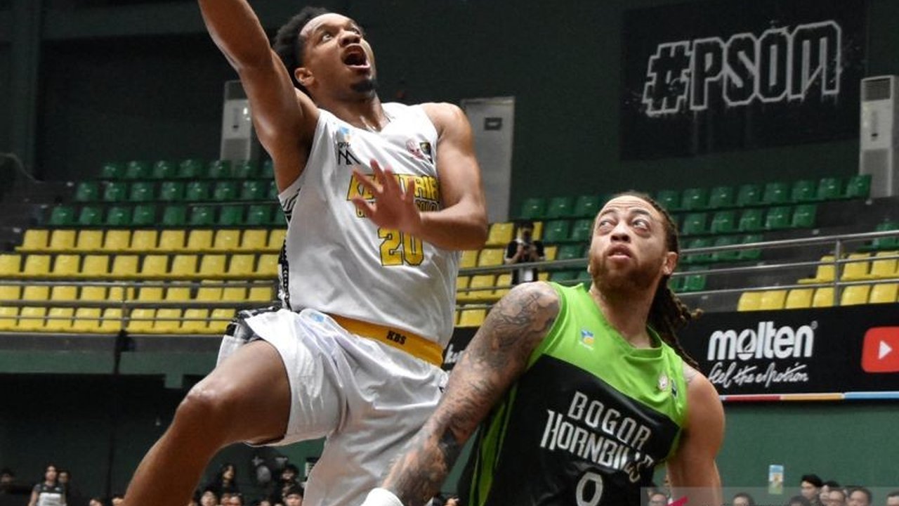 Bogor Hornbills melanjutkan dominasinya di IBL GoPay 2026 dengan meraih kemenangan ketiga beruntun. Tim ini sukses membungkam Kesatria Bengawan Solo 82-66, menunjukkan performa solid di kandang sendiri.