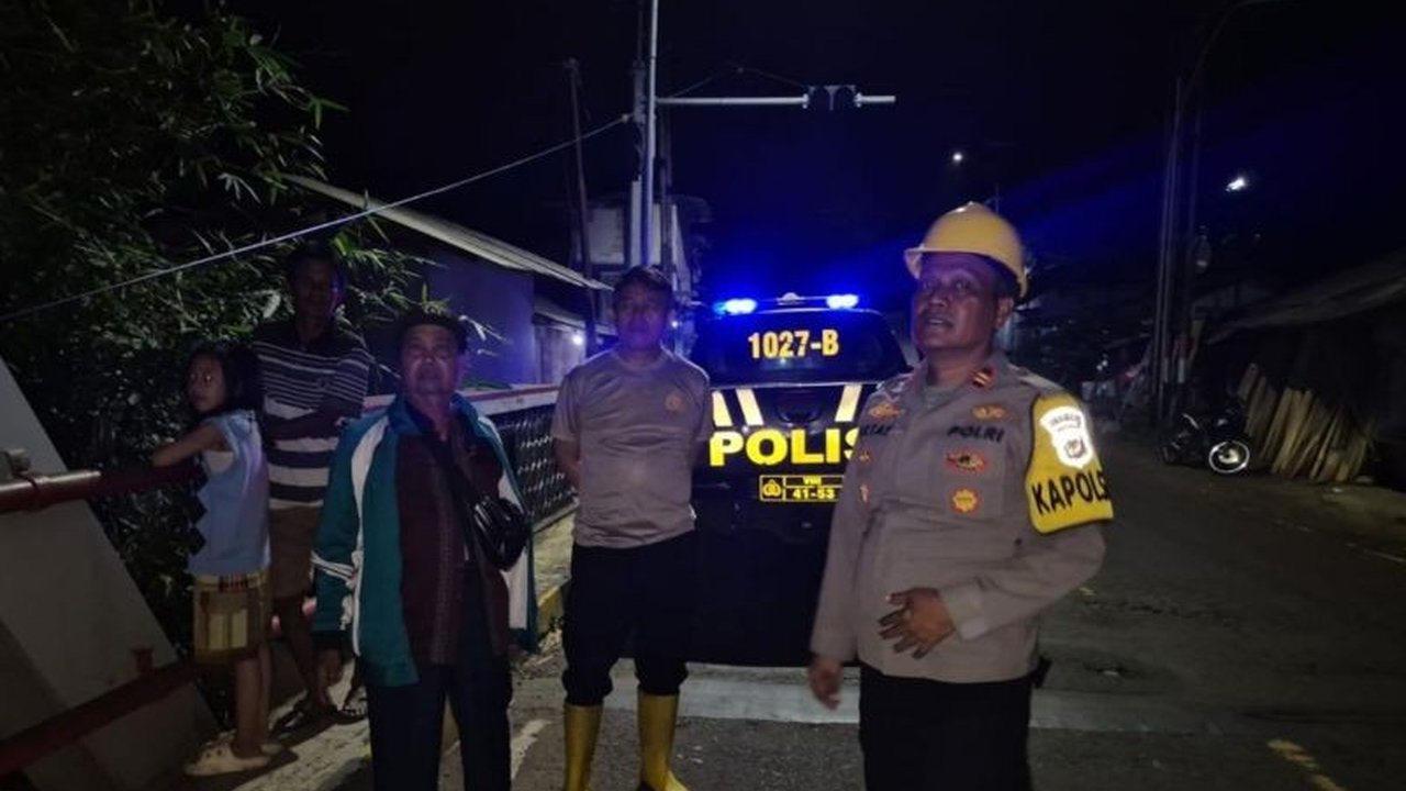 Polres Garut bersama tim gabungan bergerak cepat mengecek dampak luapan sungai di Kecamatan Cikelet, Garut Selatan, pasca hujan deras untuk memastikan keselamatan warga dan penanganan awal.