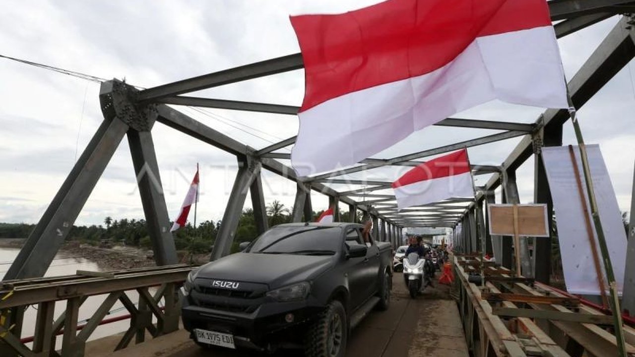Pemerintah resmi memberlakukan Pembatasan Kendaraan Jembatan Bailey Bireuen di Krueng Tingkeum mulai hari ini untuk mencegah kerusakan dan menjaga akses vital transportasi Banda Aceh-Medan, pastikan kelancaran mobilitas warga.