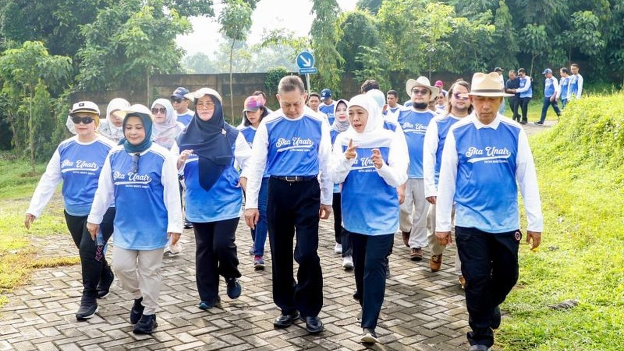 Ketua Umum PP IKA Unair Khofifah Indar Parawansa menyerukan alumni bersinergi mendukung program nasional seperti Makan Bergizi Gratis (MBG) dan penguatan sapi perah, guna memaksimalkan peran strategis alumni.