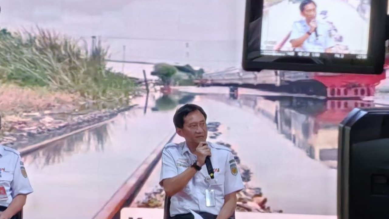 PT KAI mengambil langkah penyesuaian operasional KRL di Daop 1 Jakarta hari ini menyusul banjir yang merendam beberapa stasiun, demi menjaga keselamatan penumpang dan kelancaran perjalanan.