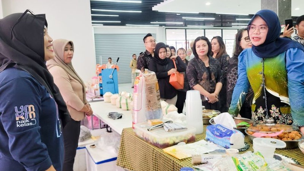 Ketua TP PKK Situbondo, Husna Laili, menyoroti pentingnya Kolaborasi Pentahelix Situbondo antara pemerintah dan dunia usaha dalam mendorong pembangunan daerah serta mendukung UMKM lokal.