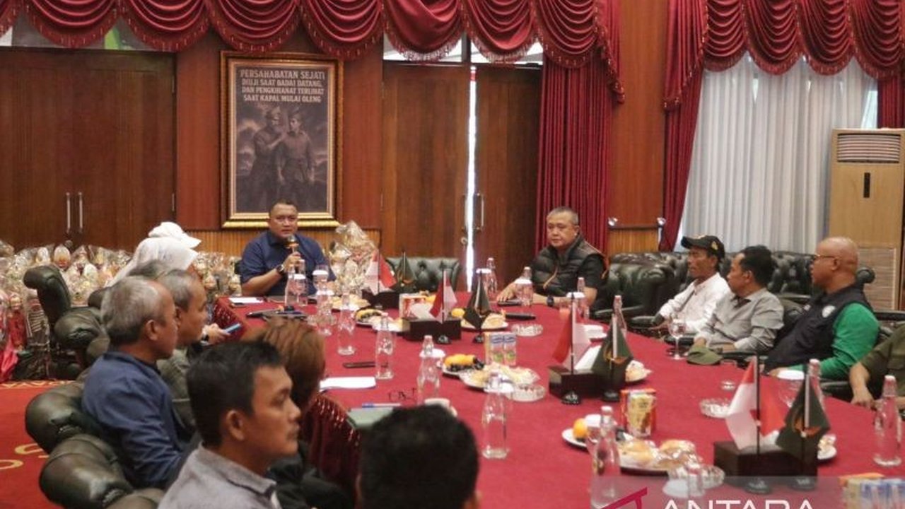 Pemerintah Kabupaten Bogor segera membangun Pasar Petani Garuda di Cibinong. Inisiatif ini menjadi harapan baru bagi petani buah dan tanaman hias untuk memperluas akses pasar serta meningkatkan kesejahteraan mereka.