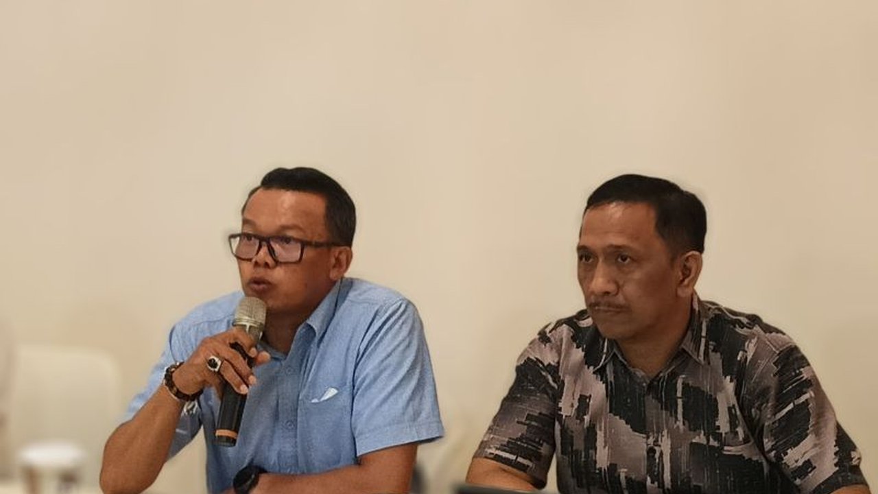 Kepala Kantor Wilayah Badan Pertanahan Nasional (Kanwil BPN) Provinsi Bali, I Made Daging, tetap menjalankan tugasnya meskipun telah ditetapkan sebagai tersangka oleh Polda Bali terkait kasus dugaan tindak pidana kearsipan.